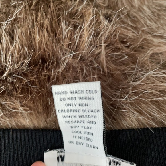 Carmen Marc Valvo knit skirt - Picture 5 of 5